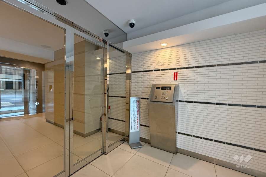 エントランスはオートロック付きです。