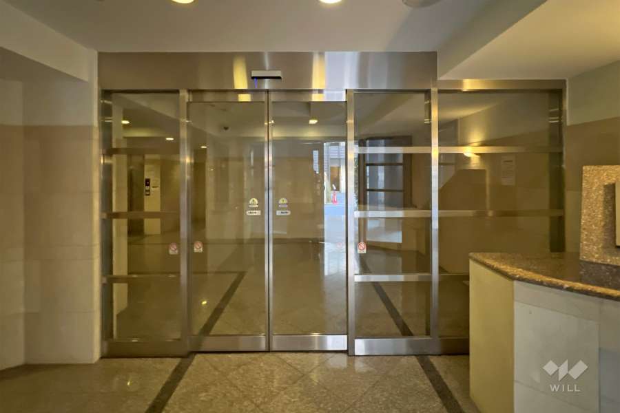 エントランスはオートロック付きです。