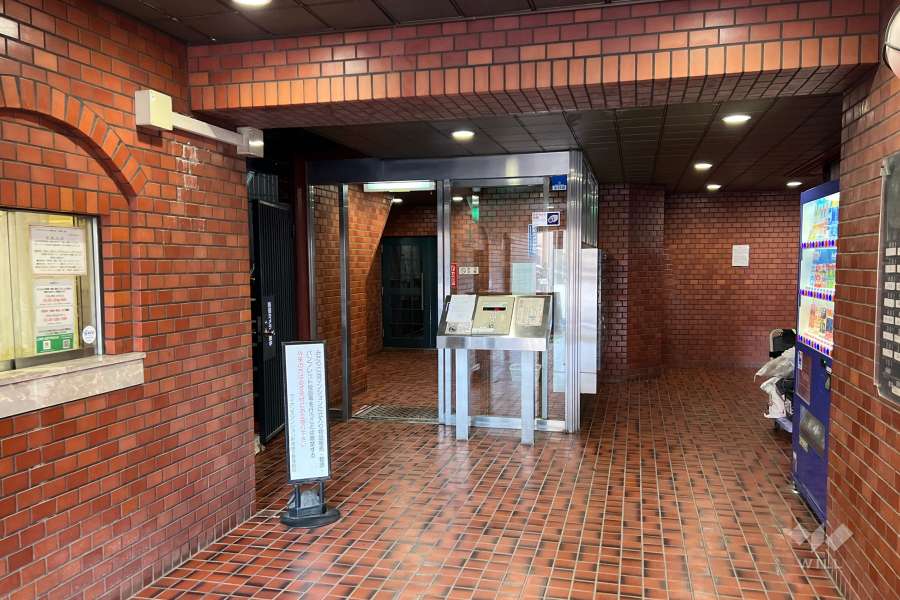 エントランスはオートロック付きです。