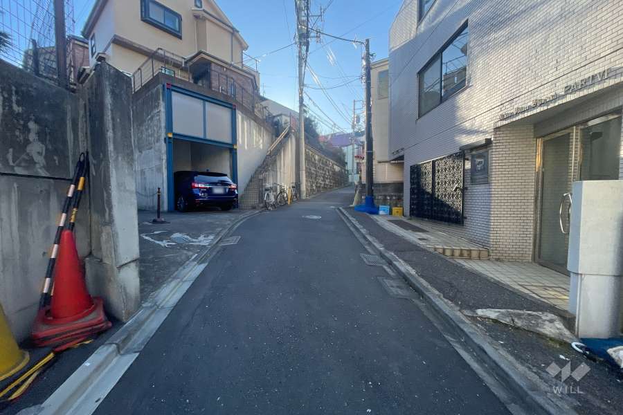 敷地北東側の前面道路
