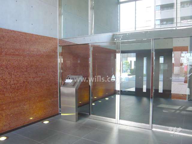 エントランスはオートロック付きです。