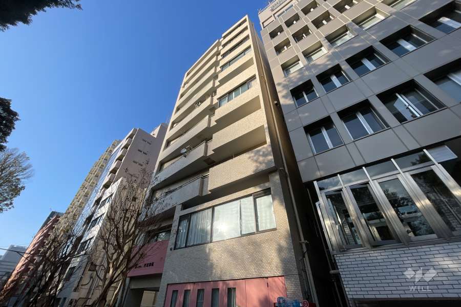 サニーシティ新宿御苑の外観（南側から）