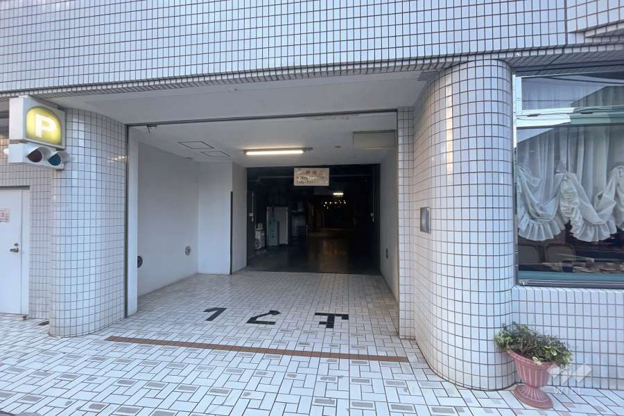 駐車場の出入り口　