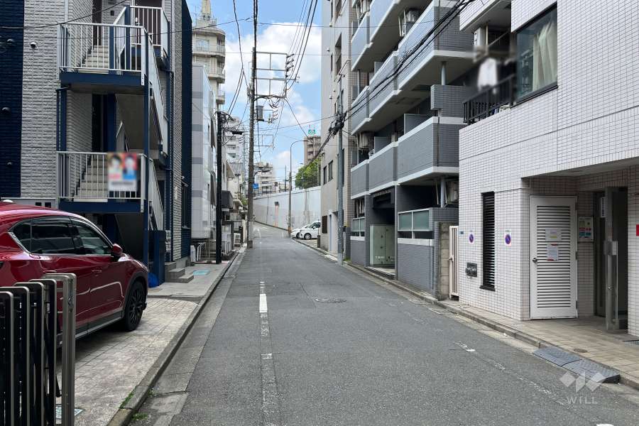 敷地南側の前面道路