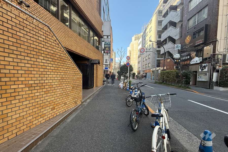 敷地北側の前面道路