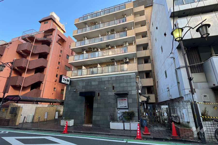 ライオンズマンション新宿5丁目の外観（北西側から）