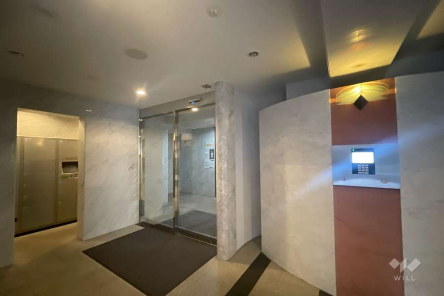 エントランスはオートロック付きです。