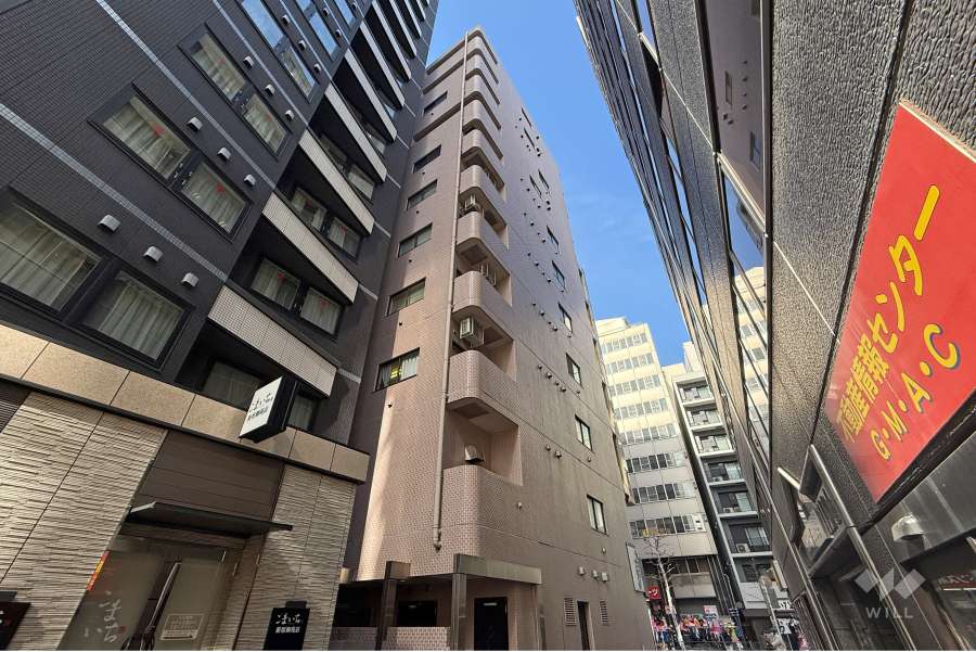 サニープラザ新宿御苑の外観（南側から）