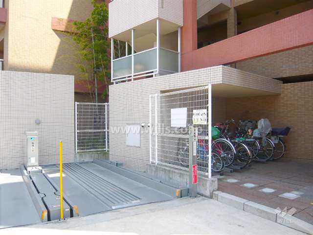 駐車場と駐輪場