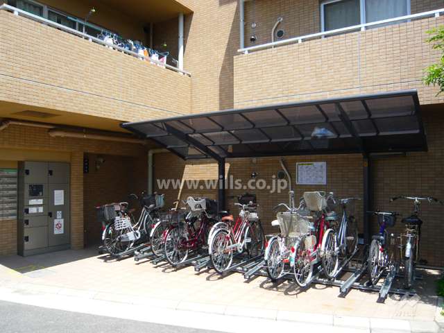 駐輪場と宅配ボックス