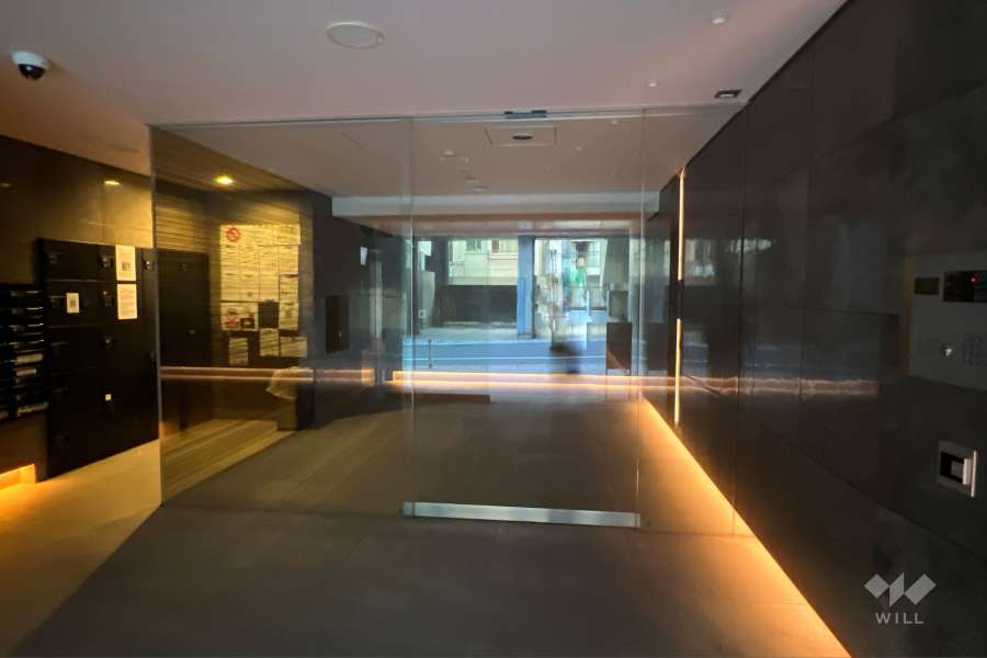 エントランスはオートロック付きです。