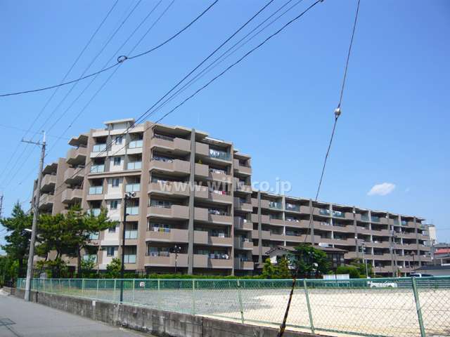 プラウド東園田の外観（南西側から）