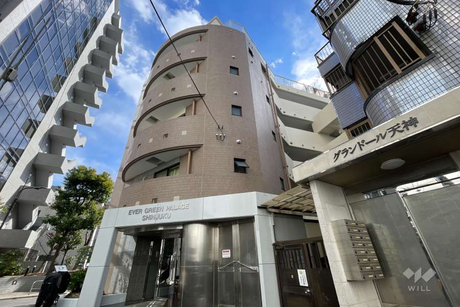 エバーグリーンパレス新宿の外観（北西側から）