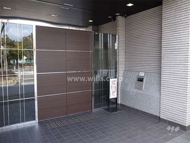 エントランスはオートロック付きです。