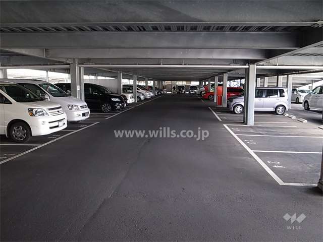 駐車場は平面式です。