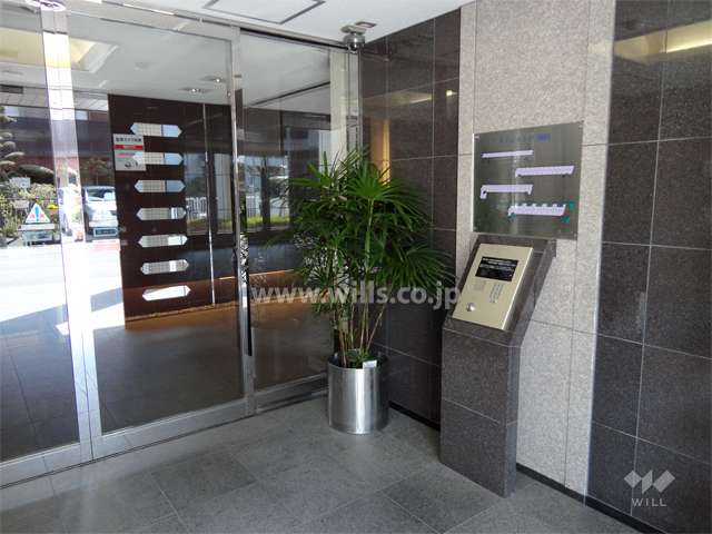 エントランスはオートロック付きです。