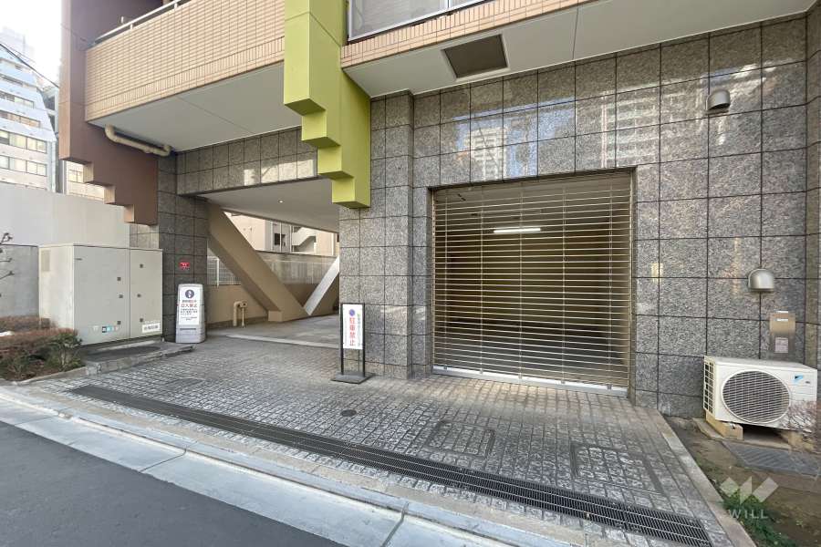 駐車場出入り口（リングシャッター付き）