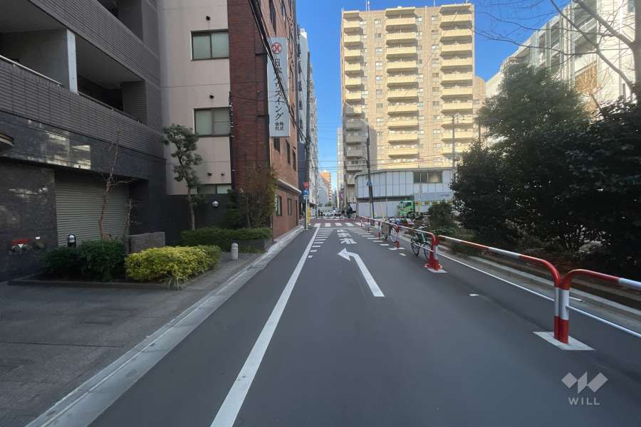 敷地東側の前面道路