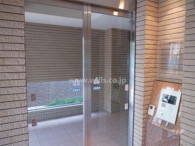 エントランスはオートロック付きです。