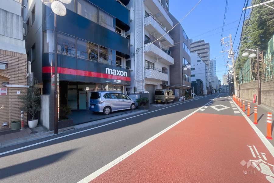 敷地北側の前面道路（東側から）