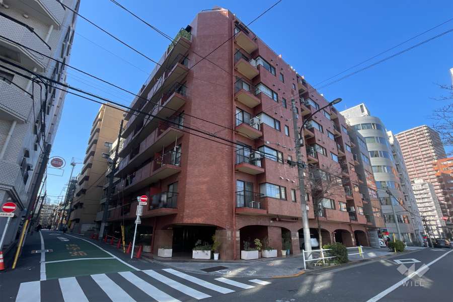 シャンボール新宿御苑前の外観（南東側から）