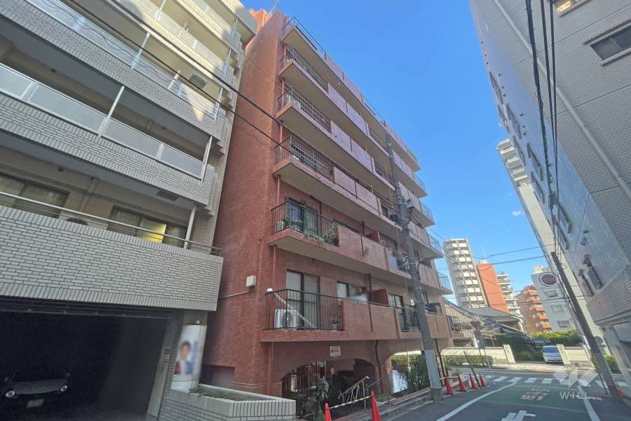 シャンボール新宿御苑前の外観（南西側から）