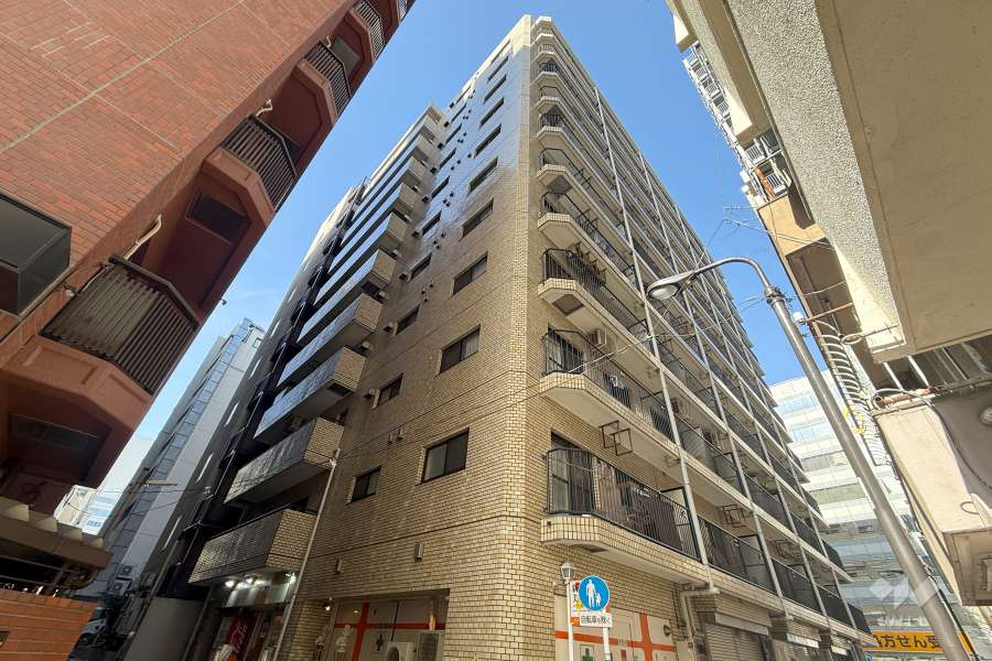 ライオンズマンション御苑前の外観（南側から）