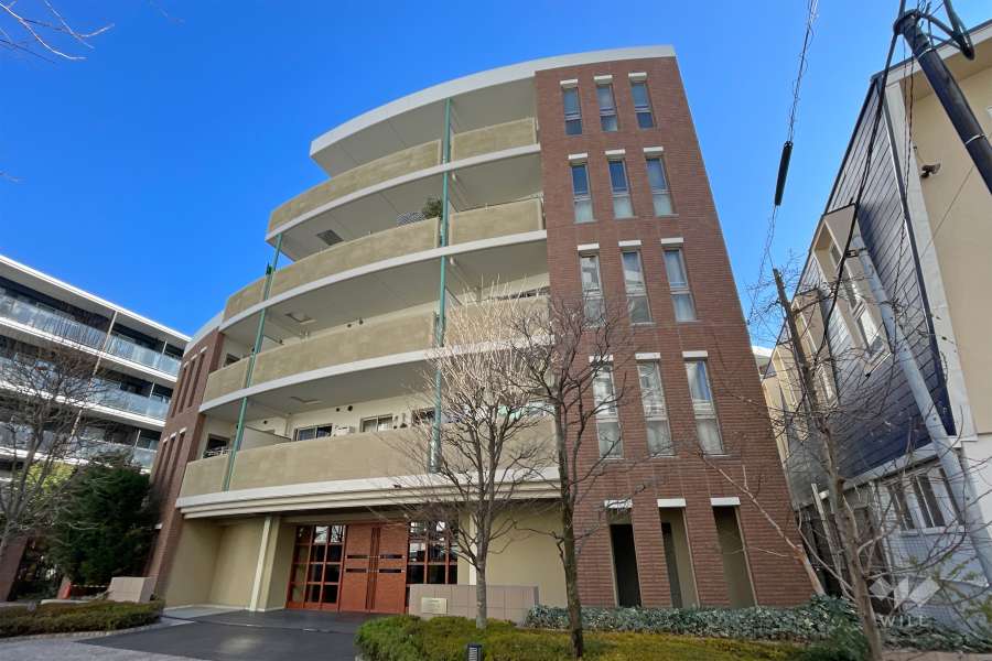 サンウッド新宿戸山フラッツの外観（南西側から）