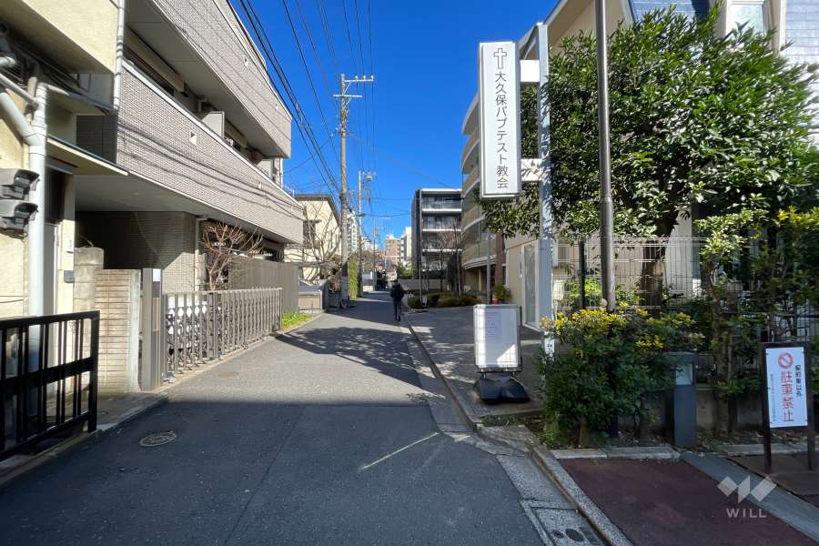 敷地西側の前面道路