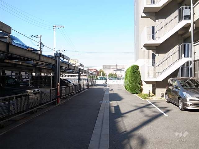 敷地内駐車場（平面式と機械式とがあります。）