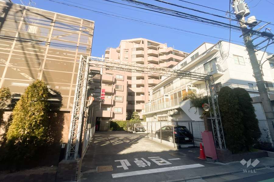 クリオ新宿戸山壱番館の外観（南東側から）