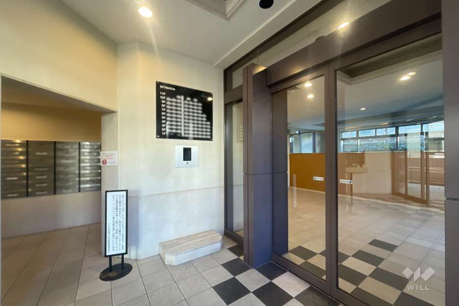 エントランスはオートロック付きです。