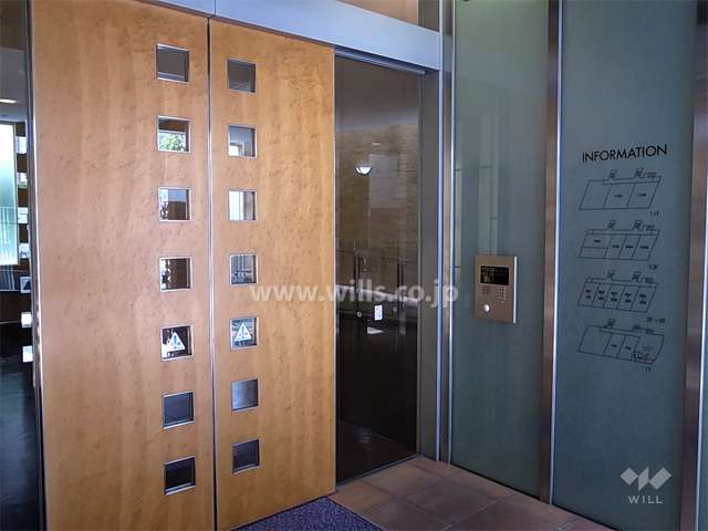 エントランスはオートロック付きです。