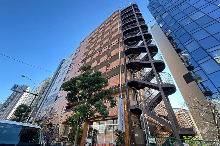 リレント新宿の外観（北西側から）