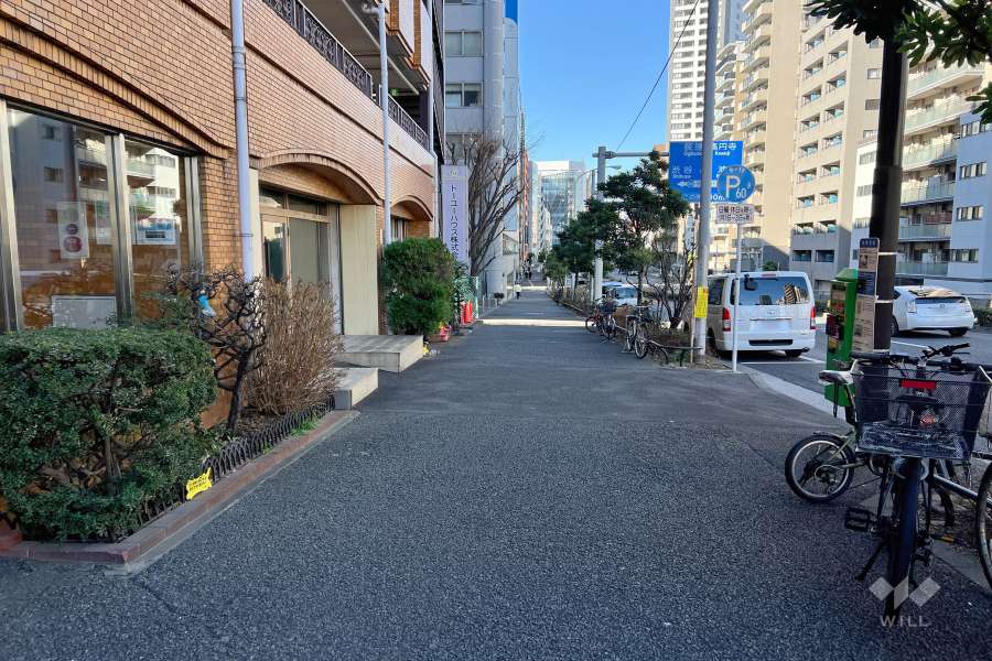 敷地北側の前面道路　