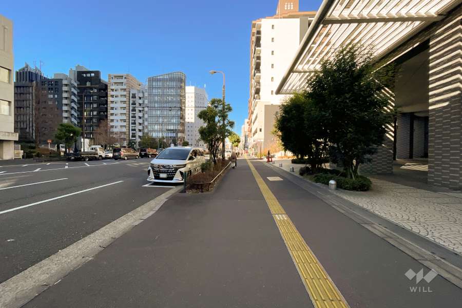 敷地南側の前面道路