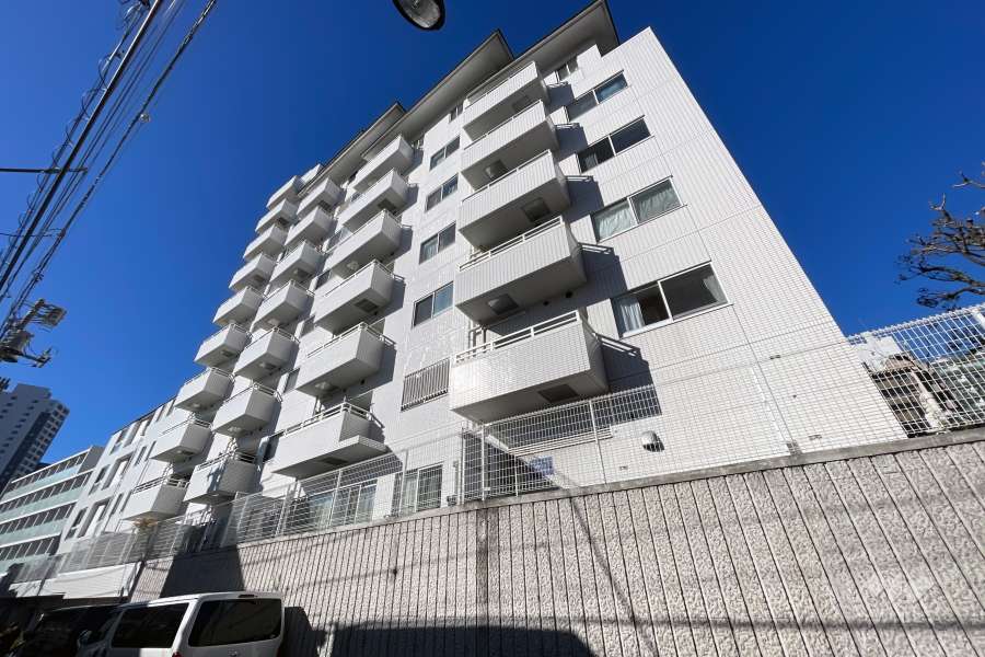 アパガーデンズ新宿戸山公園の外観（東北側から）