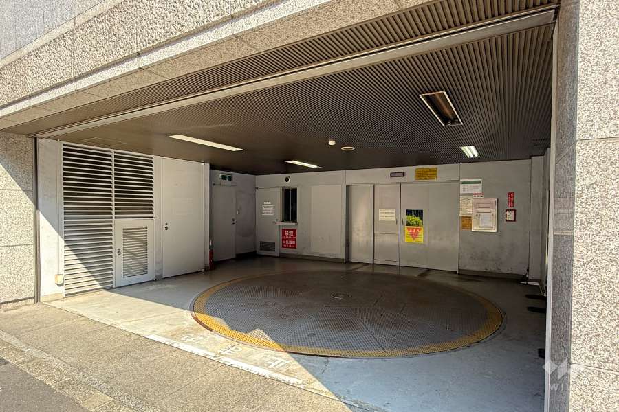 敷地内駐車場（屋内機械式）