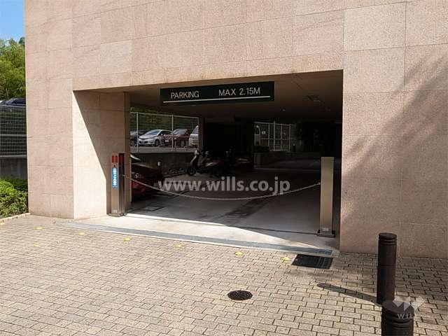 駐車場入口（ロボットゲート付き）