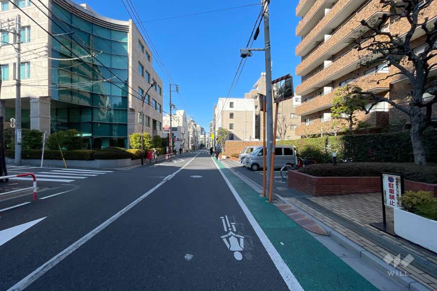 敷地西側の前面道路　
