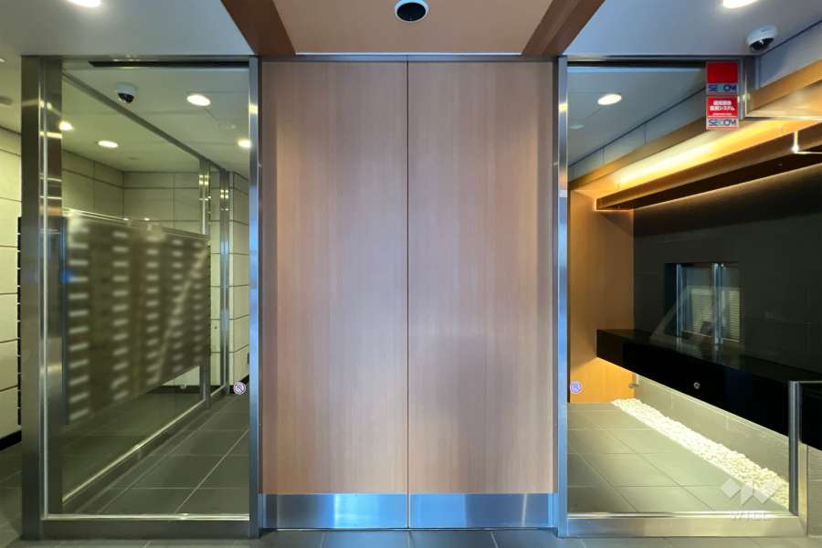 エントランスはオートロック付きです。