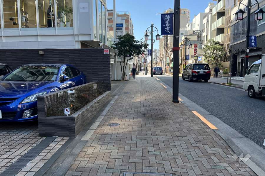 敷地北側の前面道路