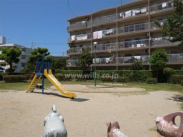 D棟の南側は公園に面しています。