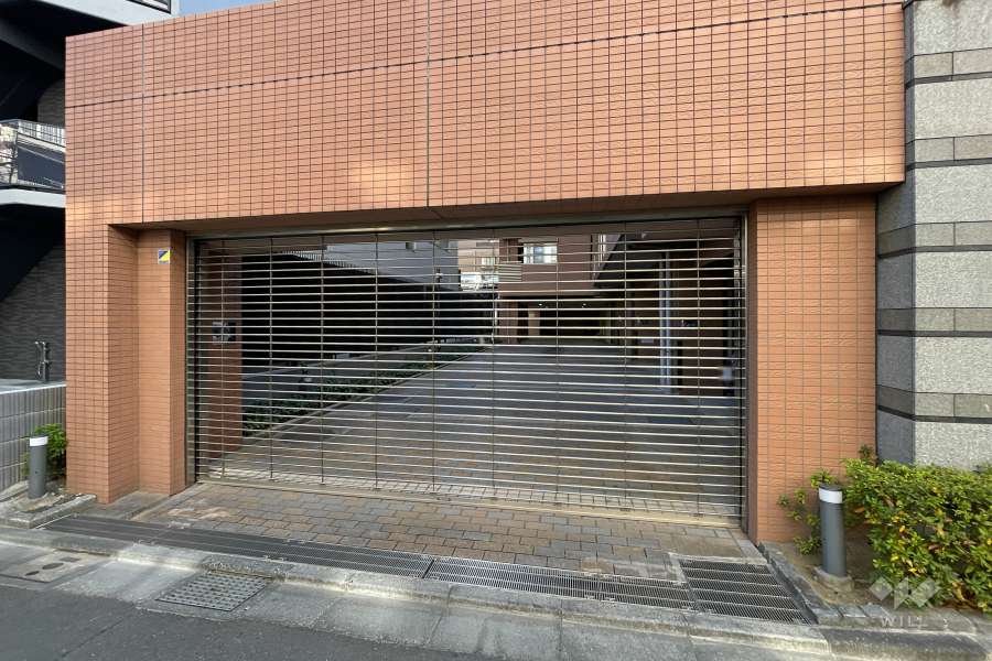 駐車場の出入り口（リングシャッター付き）