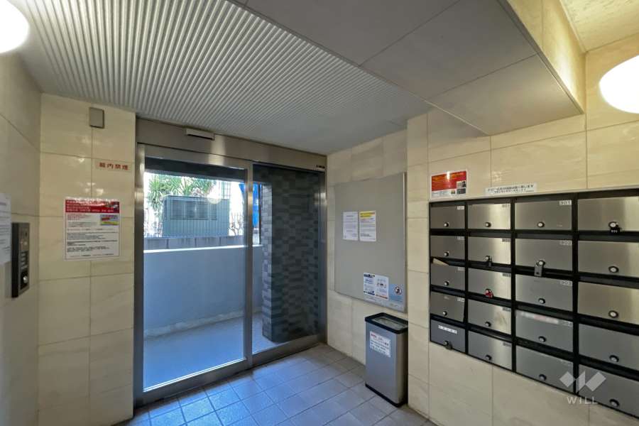 エントランスはオートロック付きです。