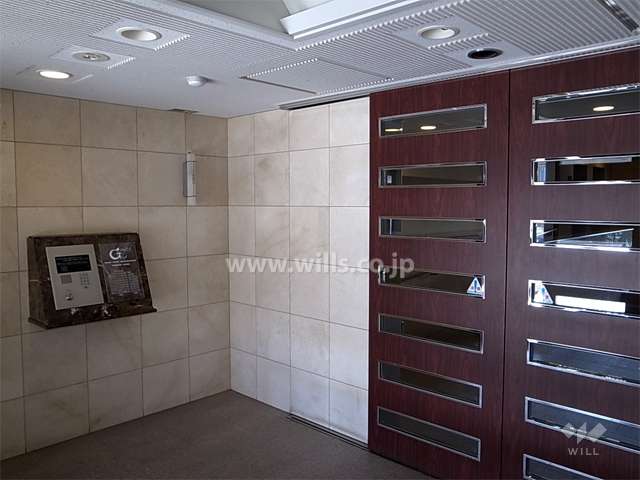 エントランスはオートロック付きです。