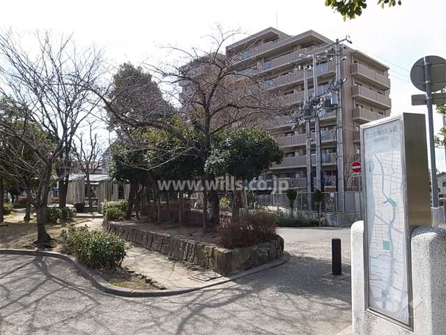 敷地の東側と北側は「蓬川公園」、「蓬川緑地」に面しています。