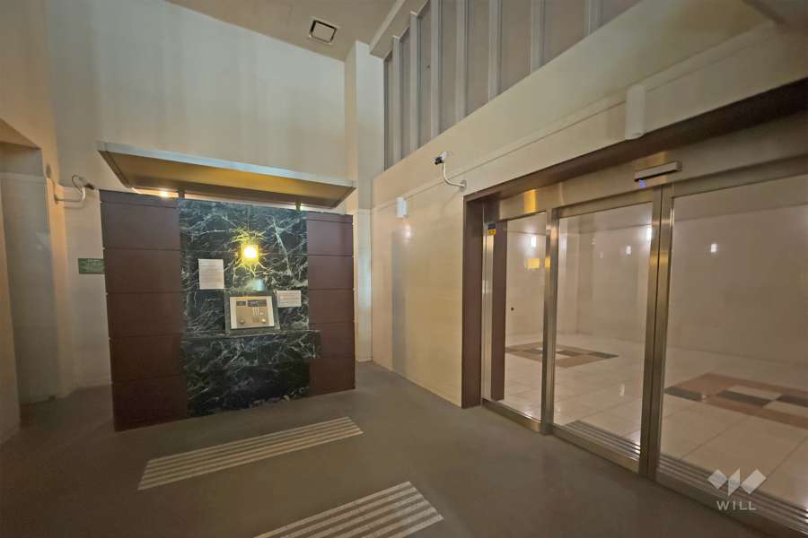 エントランスはオートロック付きです。