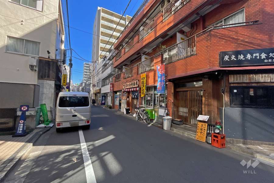 敷地の西側前面道路（南側から）