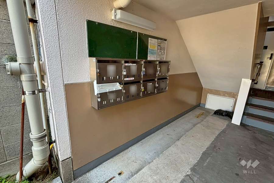 住戸入り口（共用ポスト）